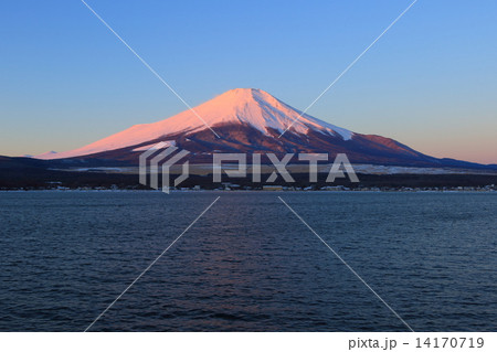 山中湖と富士山 14170719