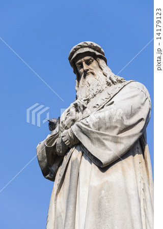 ミラノ・スカラ広場のレオナルド・ダ・ビンチ像 14179123