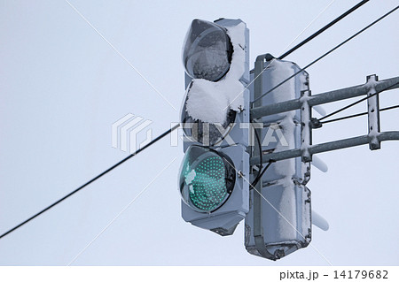 冬の信号機 14179682