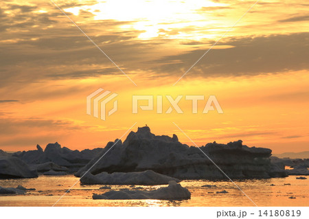 グリーンランド氷河白夜クルーズ（Glaciers in Greenland - the midnight sun tour) 14180819