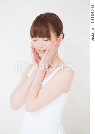 女性 保湿イメージ 女性 保湿イメージ 14184948