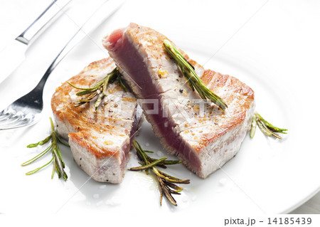 tuna steak 14185439