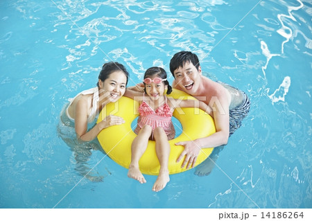 家族の水遊び 14186264