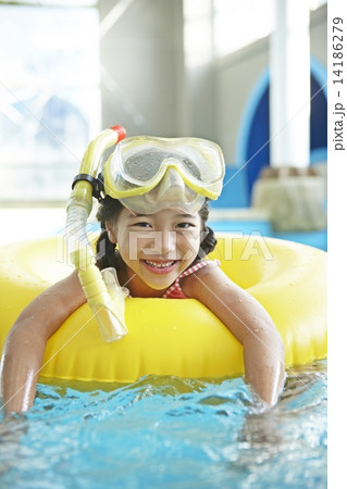 家族の水遊び 家族の水遊び 14186279