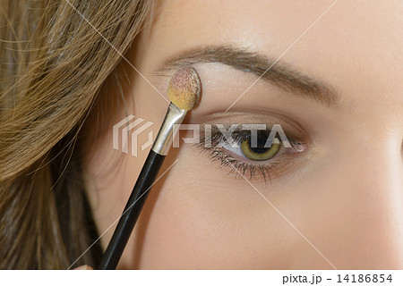 Applying Eyeshadow 14186854