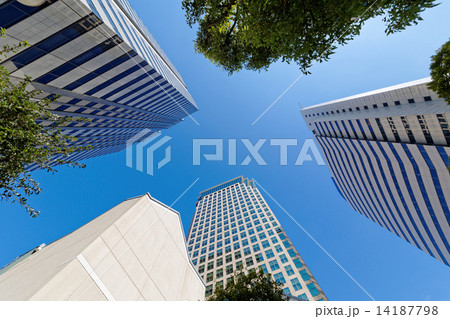 天王洲アイルの高層ビル群と青空 天王洲アイルの高層ビル群と青空 14187798