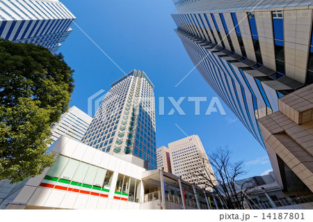 天王洲アイルの高層ビル群と青空 天王洲アイルの高層ビル群と青空 14187801