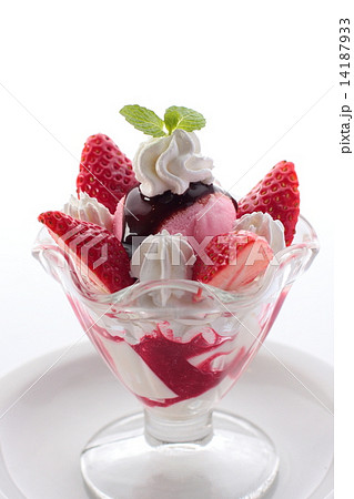 苺パフェ 苺パフェ 14187933