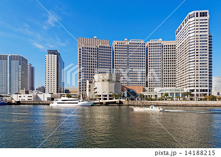 天王洲アイルシーフォートスクエアと青空 14188215