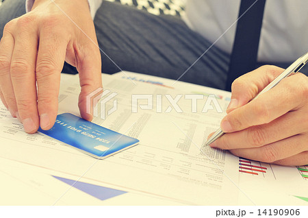young man checking the information of his credit card 14190906