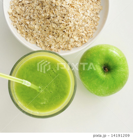 apple, smoothie and oatmeal cereal 14191209