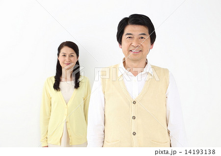 仲良しミドル夫婦 14193138