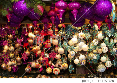 Christmas market at Rathausplatz, Vienna, Austria 14197370