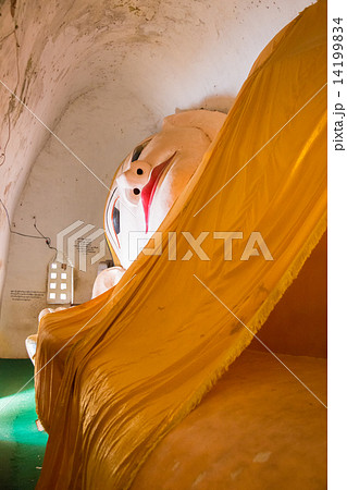 Reclining Buddha at Manuha Pagoda, Bagan, Myanmar. Reclining Buddha at Manuha Pagoda, Bagan, Myanmar. 14199834