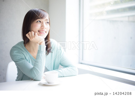考える女性 考える女性 14204208