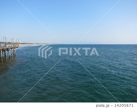 ロスアンゼルス サンタモニカ・ビーチ 桟橋から見る ロスアンゼルス サンタモニカ・ビーチ 桟橋から見る 14205671