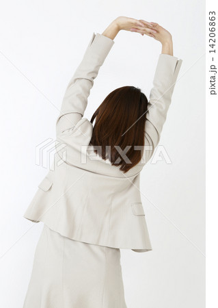 ストレッチする女性の後ろ姿 ストレッチする女性の後ろ姿 14206863