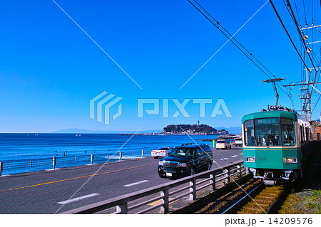 江ノ電と江の島 江ノ電と江の島 14209576