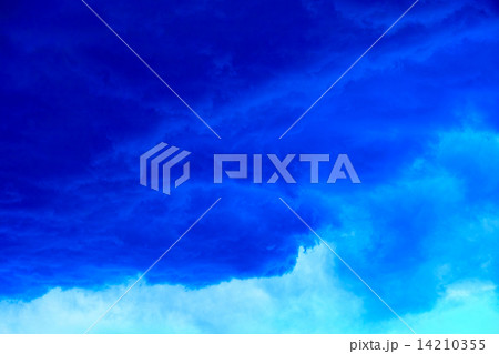 暗い雲 14210355