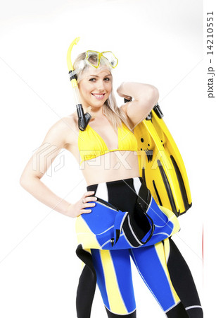 portrait of young woman wearing neoprene with snorkeling equipme portrait of young woman wearing neoprene with snorkeling equipme 14210551