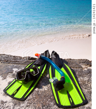 mask, flippers, tube-lay on sand on background of ocean mask, flippers, tube-lay on sand on background of ocean 14241421
