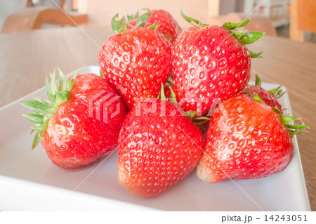 Fresh ripe strawberries on white plate 14243051