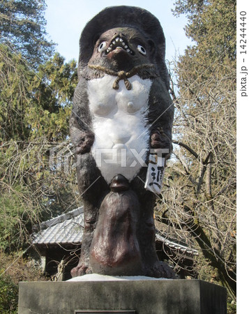 文福茶釜のタヌキ像(茂林寺の本堂/群馬県館林市堀工町1570) 文福茶釜のタヌキ像(茂林寺の本堂/群馬県館林市堀工町1570) 14244440