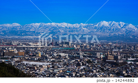 立山連峰と富山市街 14244892