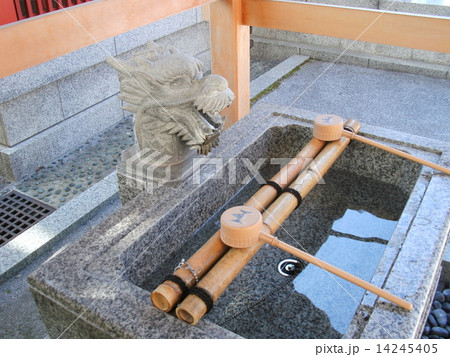 浅草寺駒形堂の手水舎 14245405