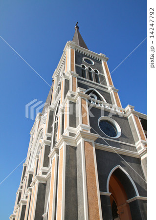 Catholic church with clear blue sky at Chantaburi province, Thai Catholic church with clear blue sky at Chantaburi province, Thai 14247792