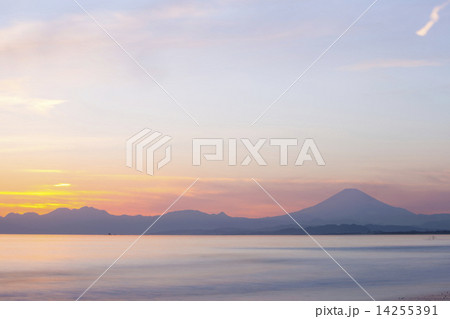湘南の海と富士山 14255391