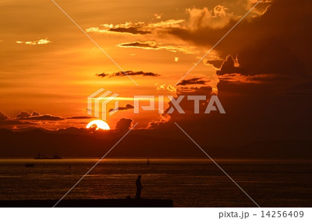 夕陽と海 夕陽と海 14256409
