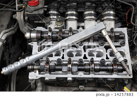 Automotive, cylinder head servicing 14257883