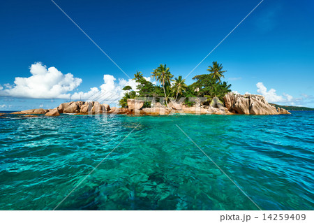 Beautiful tropical island Beautiful tropical island 14259409