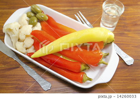 Pickled pepers, cauliflower and olives on a plate Pickled pepers, cauliflower and olives on a plate 14260033