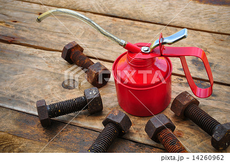 Oil can on wooden background, Lube oil can and used in industry or hard works. 14260962