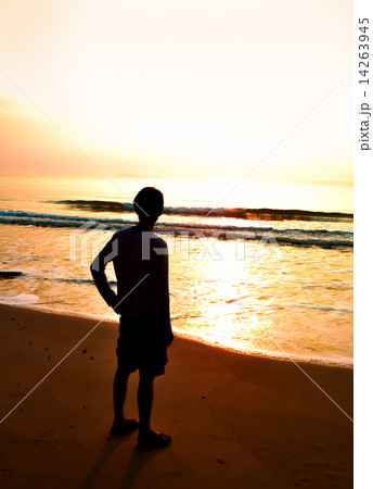 silhouette of man alone and wave on the beach 14263945