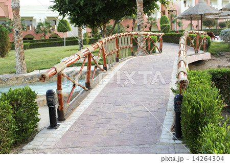 Bridge over a stream 14264304