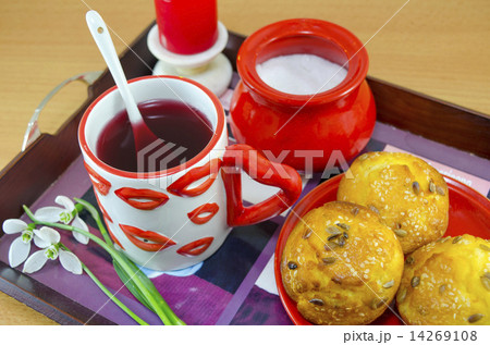 Romantic breakfast in bed 14269108