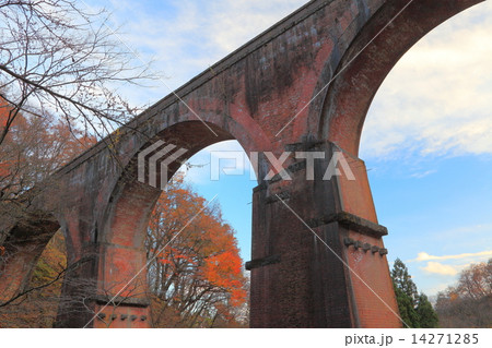 碓氷峠めがね橋紅葉 14271285