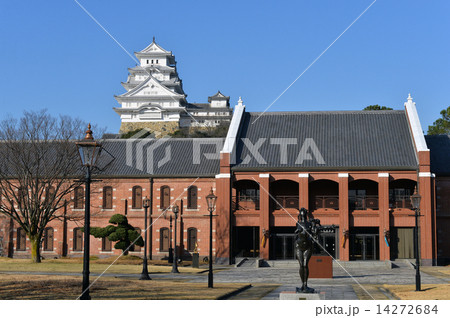 姫路市立美術館と姫路城-2 14272684