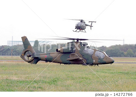 災害派遣等でも活躍する陸上自衛隊の新旧観測ヘリコプターOH-1とOH-6D 14272766
