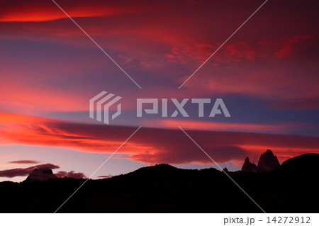 エル・チャルテンの夕焼け空 14272912