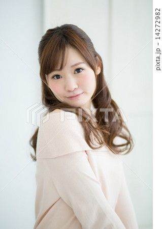 ロングヘアの女性 ロングヘアの女性 14272982