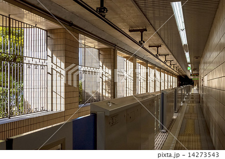 地下鉄のプラットホーム 14273543