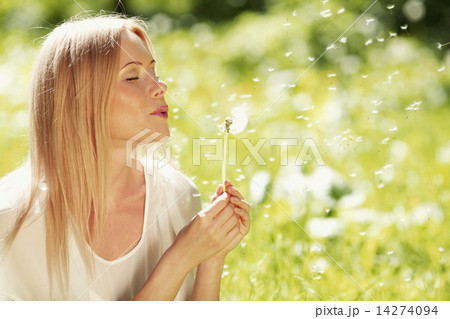 Girl blow on dandelion 14274094