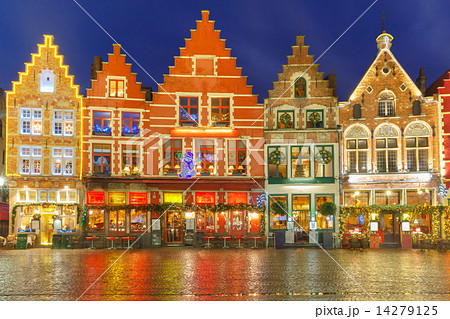 Christmas Old Market square in the center of Bruges, Belgium 14279125