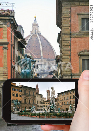 tourist taking photo of Piazza della Signoria tourist taking photo of Piazza della Signoria 14279933