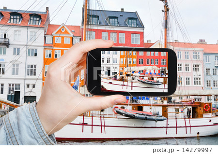 tourist taking photo of Nyhavn waterfront 14279997