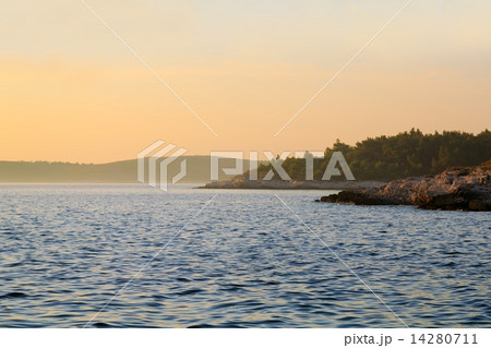 Coastline with horizon and sky Coastline with horizon and sky 14280711